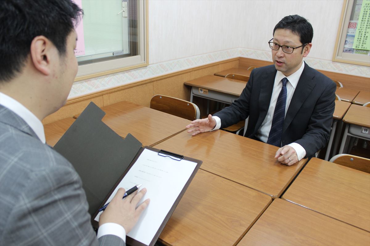 学生のころに塾のアルバイトをしていたことがきっかけです 学生のころに塾のアルバイトをしていたことがきっかけです